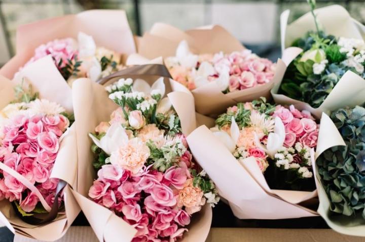 Faites-vous livrer des arrangements floraux personnalisés à Arras <br/>Livraison composition sur-mesure dans la ville de Arras<br/>Offrez-vous des bouquets uniques à Arras grâce à nos livraisons sur-mesure